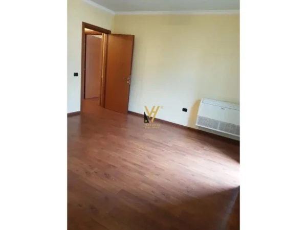 Tirane, jepet me qera Vile 3 Katshe Kati 0, 410 m² 2.500 € (BLLOKU I VILAVE)