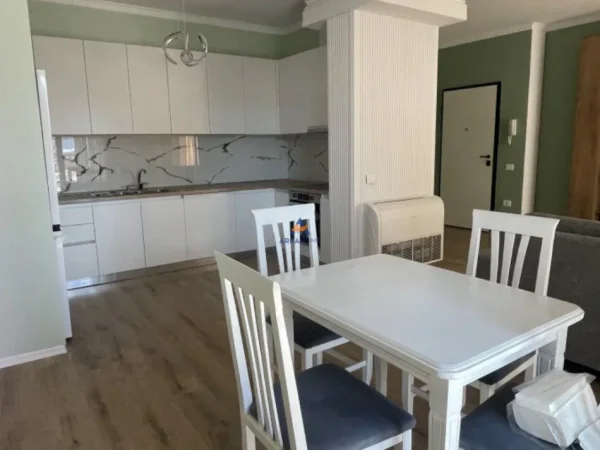 Tirane, jepet me qera apartament 2+1+Ballkon Kati 4, 115 m² 1.200 € (RRUGA ARBEN BROCI, MYSLYM SHYRI)