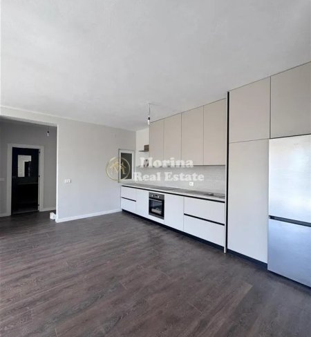 Tirane, jepet me qera apartament 2+1+Ballkon Kati 2, 125 m² 650 € (Bulevardi i Ri)
