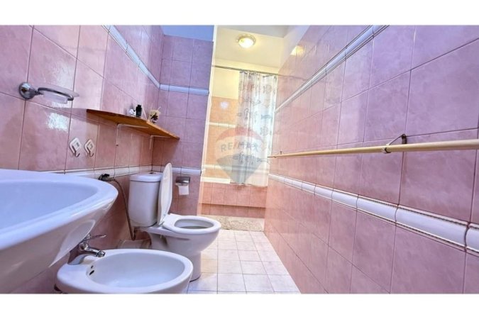 Tirane, jepet me qera apartament 2+1+Aneks+Ballkon , 59 m² 700 € (Rruga Ndre Mjeda)