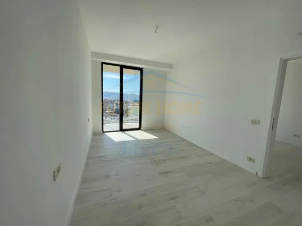 Tirane, jepet me qera zyre Kati 10, 74 m² 700 € (Rruga Mine Peza)