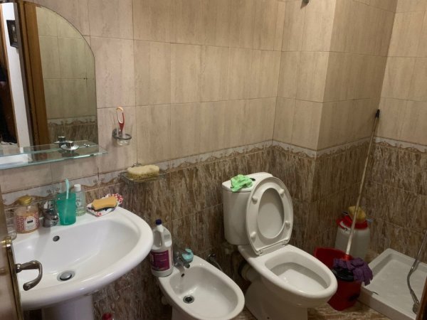 Tirane, jepet me qera apartament 2+1 Kati 2, 120 m² 750 € (Tek Vizion+ ne Don Bosko.)