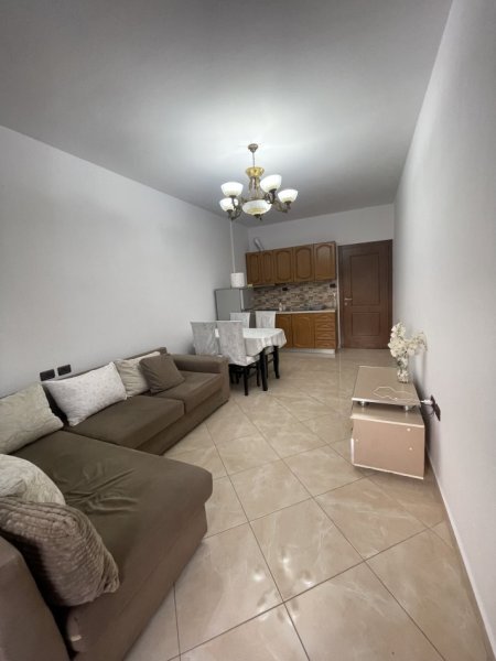Tirane, jepet me qera apartament 2+1 Kati 4, 90 m² 450 € (astir)
