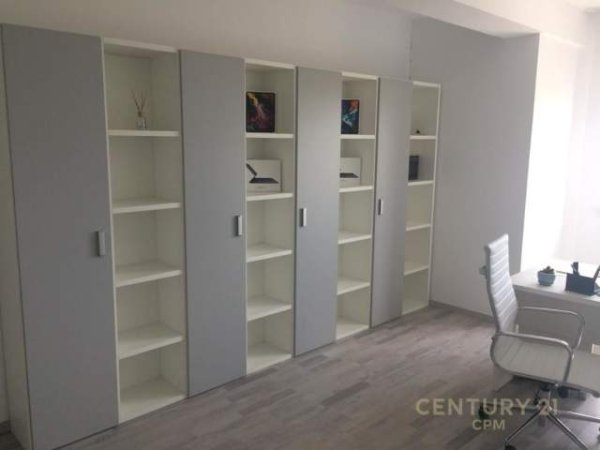 Tirane, jepet me qera ambjent biznesi 1.300 Euro