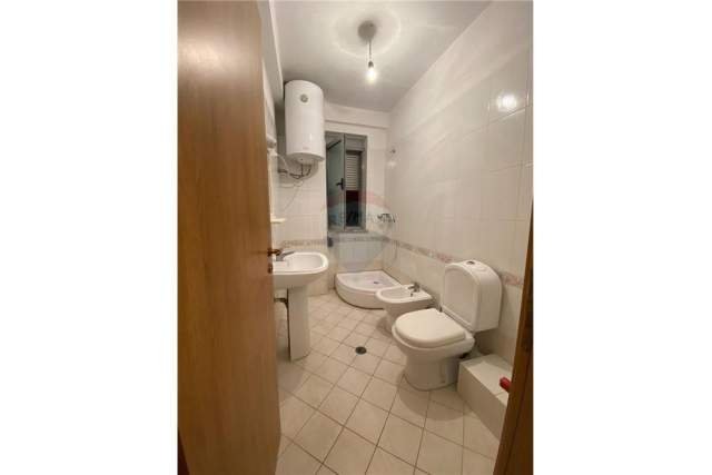 Tirane, shitet apartament 1+1+BLK Kati 6, 60 m² 65.000 Euro (Spitali Hygeia)
