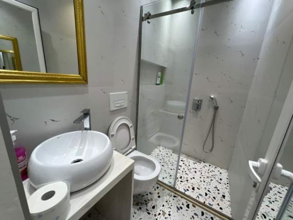 Tirane, shitet apartament 1+1 Kati 4, 75 m² 175.000 Euro (Shsallvaret)