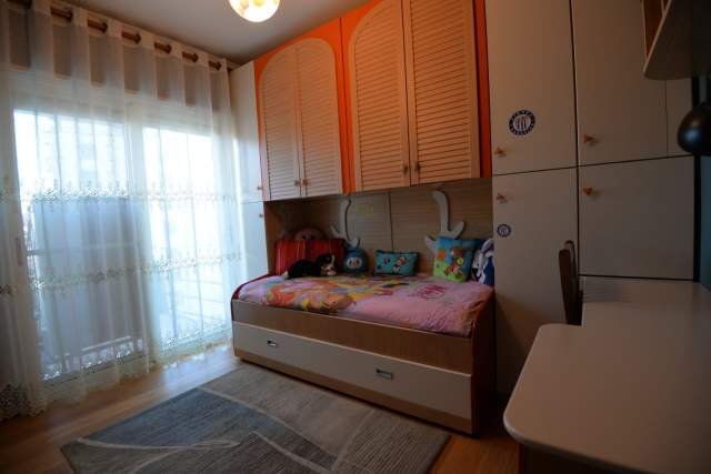 Tirane, jepet me qera apartament 3+1+BLK Kati 6, 158 m² 1.200 Euro (Rruga e Barrikadave)
