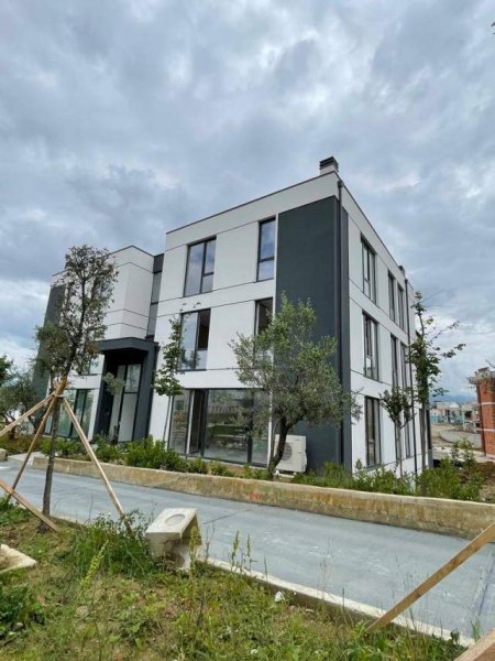 Tirane, shitet 141 m² 299.000 Euro