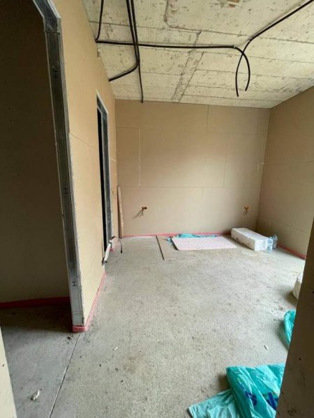 Tirane, shitet 141 m² 299.000 Euro