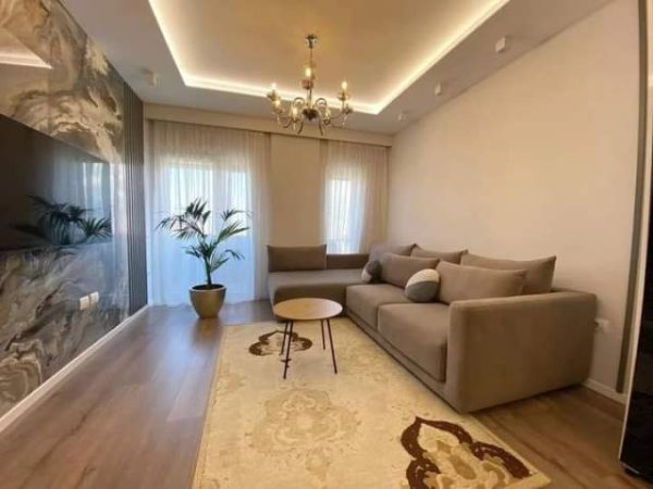 Tirane, jepet me qera apartament 2+1+BLK Kati 5, 95 m² 900 Euro (Stacioni Trenit)