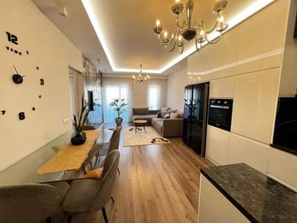 Tirane, jepet me qera apartament 2+1+BLK Kati 5, 95 m² 900 Euro (Stacioni Trenit)
