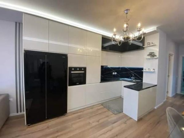 Tirane, jepet me qera apartament 2+1+BLK Kati 5, 95 m² 900 Euro (Stacioni Trenit)