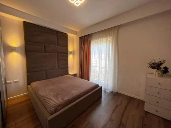Tirane, jepet me qera apartament 2+1+BLK Kati 5, 95 m² 900 Euro (Stacioni Trenit)