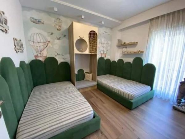 Tirane, jepet me qera apartament 2+1+BLK Kati 5, 95 m² 900 Euro (Stacioni Trenit)