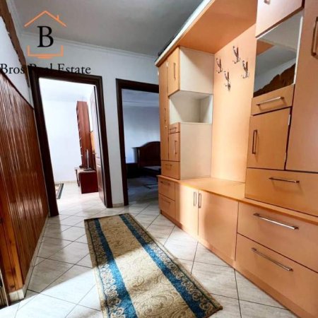 Tirane, jepet me qera apartament Kati 5, 65 m² 40.000 Leke (Harry Fultz)