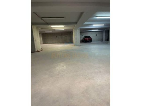 Tirane, jepet me qera ambjent biznesi Kati 4, 116 m² 600  (Rruga Dervish Hatixhe)