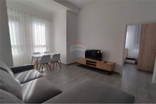 Tirane, jepet me qera apartament 2+1+BLK Kati 5, 86 m² 450 Euro (Kompleksi Kontakt)