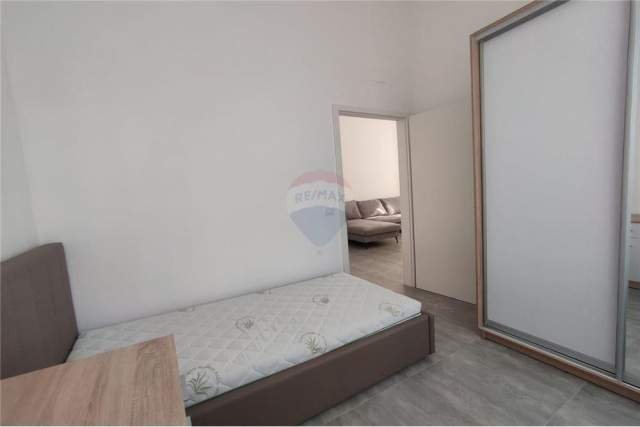 Tirane, jepet me qera apartament 2+1 Kati 1, 98 m² 450 Euro (kompleksi Kontakt)