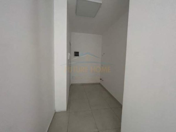 Tirane, jepet me qera ambjent biznesi Kati 4, 116 m² 600  (Rruga Dervish Hatixhe)