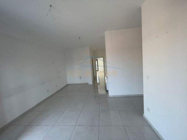 Tirane, jepet me qera ambjent biznesi Kati 4, 116 m² 600  (Rruga Dervish Hatixhe)