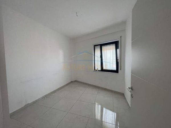 Tirane, jepet me qera ambjent biznesi Kati 4, 116 m² 600  (Rruga Dervish Hatixhe)