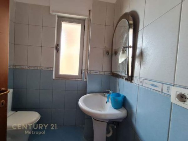 Tirane, shitet apartament Kati 2, 138 m² 230.000 Euro (Liqeni i thate)