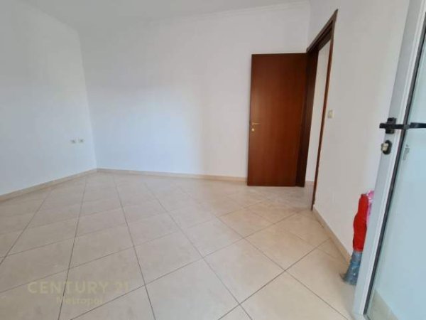 Tirane, shitet apartament Kati 2, 138 m² 230.000 Euro (Liqeni i thate)