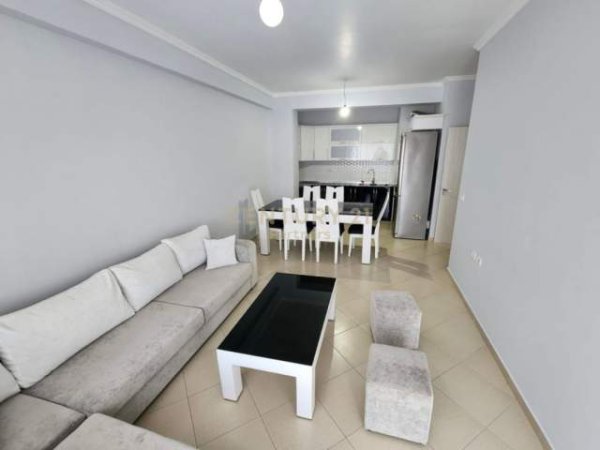 Tirane, jepet me qera apartament 2+1+BLK Kati 5, 84 m² 240 Euro (Rruga: Ali Demi, Shkozë)