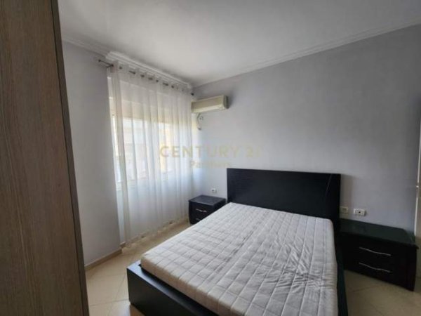 Tirane, jepet me qera apartament 2+1+BLK Kati 5, 84 m² 240 Euro (Rruga: Ali Demi, Shkozë)