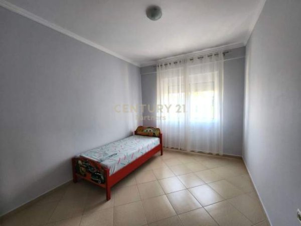 Tirane, jepet me qera apartament 2+1+BLK Kati 5, 84 m² 240 Euro (Rruga: Ali Demi, Shkozë)