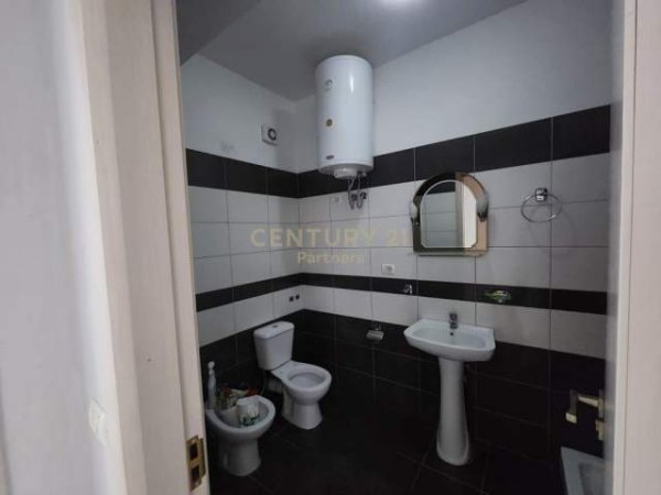 Tirane, jepet me qera apartament 2+1+BLK Kati 5, 84 m² 240 Euro (Rruga: Ali Demi, Shkozë)