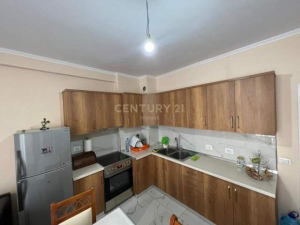 Tirane, shitet apartament 1+1+BLK Kati 4, 74 m² 90.000 Euro (Rruga 5 Maji)