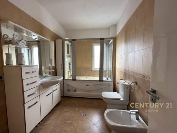 Tirane, jepet me qera apartament 2+1 Kati 3, 100 m² 650 Euro (Komuna e Parisit)