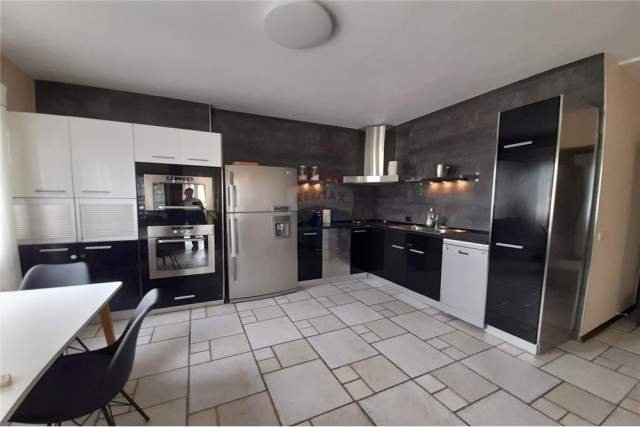 Tirane, jepet me qera apartament 3+1+BLK Kati 7, 150 m² 1.300 Euro (Rruga e Elbasanit)