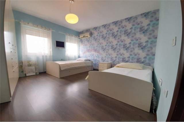 Tirane, jepet me qera apartament 3+1+BLK Kati 7, 150 m² 1.300 Euro (Rruga e Elbasanit)