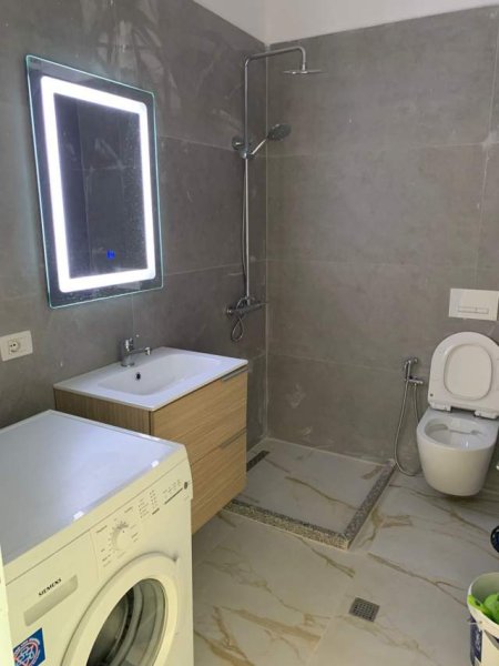 Tirane, jepet me qera apartament 2+1 Kati 7, 100 m² 350 Euro (Kamez)
