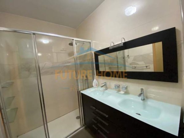Tirane, jepet me qera apartament 2+1 Kati 13, 122 m² 800 Euro (Ekspozita)