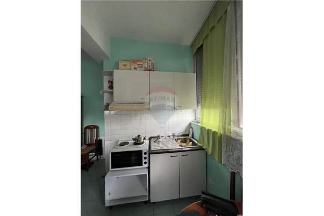 Tirane, jepet me qera apartament 1+1 Kati 1, 48 m² 300 Euro (Pazari i Ri)