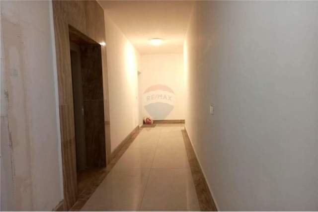 Tirane, jepet me qera ambjent biznesi Kati 4, 116 m²  (Qender zyre me qera perfshir post parkimi)