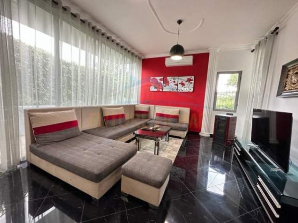 Tirane, jepet me qera Vile 3 Katshe 600 m² 3.000 Euro (Liqeni Artificial)