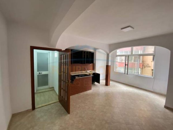 Tirane, shitet apartament 1+1 Kati 4, 68 m² 130.000 Euro (Rruga e Elbasanit)