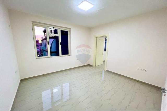 Tirane, jepet me qera zyre Kati 3, 120 m² 500 Euro