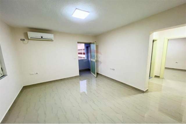 Tirane, jepet me qera zyre Kati 3, 120 m² 500 Euro
