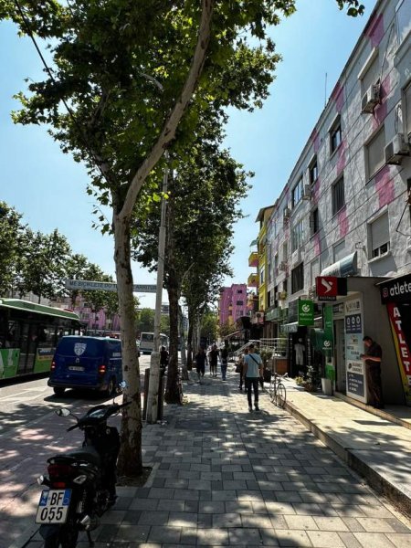 Tirane, shitet ambjent biznesi Kati 0, 15 m² 20.000 Euro (Kryqezimi 21 Dhjetorit)