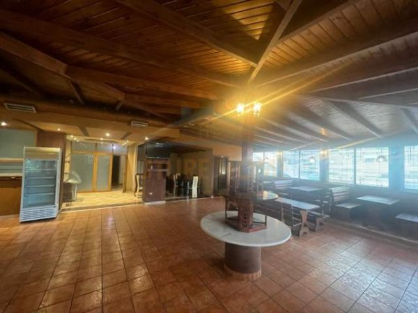 Tirane, jepet me qera lokal Kati 2, 250 m² 1.500 Euro (casa Italia)