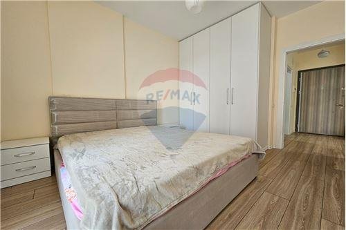 Tirane, jepet me qera apartament 1+1+BLK Kati 5, 69 m² 400 Euro (Rruga Kongresi Manastirit)