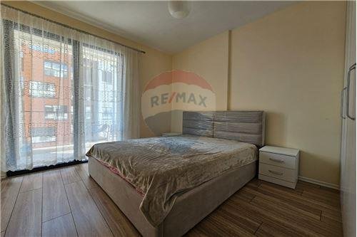 Tirane, jepet me qera apartament 1+1+BLK Kati 5, 69 m² 400 Euro (Rruga Kongresi Manastirit)