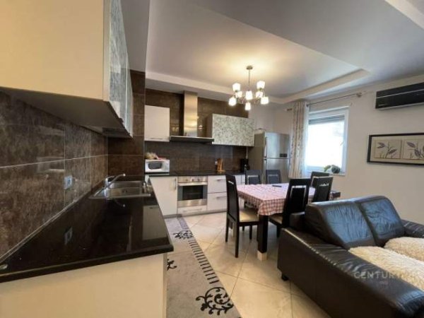 Tirane, jepet me qera apartament 2+1+BLK Kati 5, 103 m² 500 Euro (Pazari i Ri)