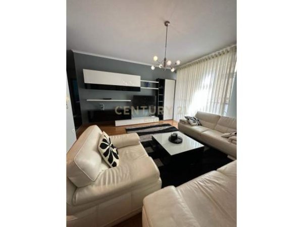 Tirane, jepet me qera apartament 2+1+BLK Kati 4, 100 m² 700 Euro (Pazari i Ri)