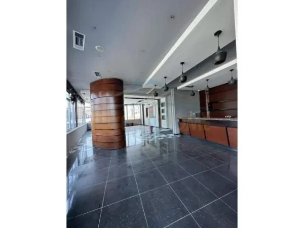 Tirane, jepet me qera ambjent biznesi Kati 1, 112 m² 800 Euro (INSITUT)